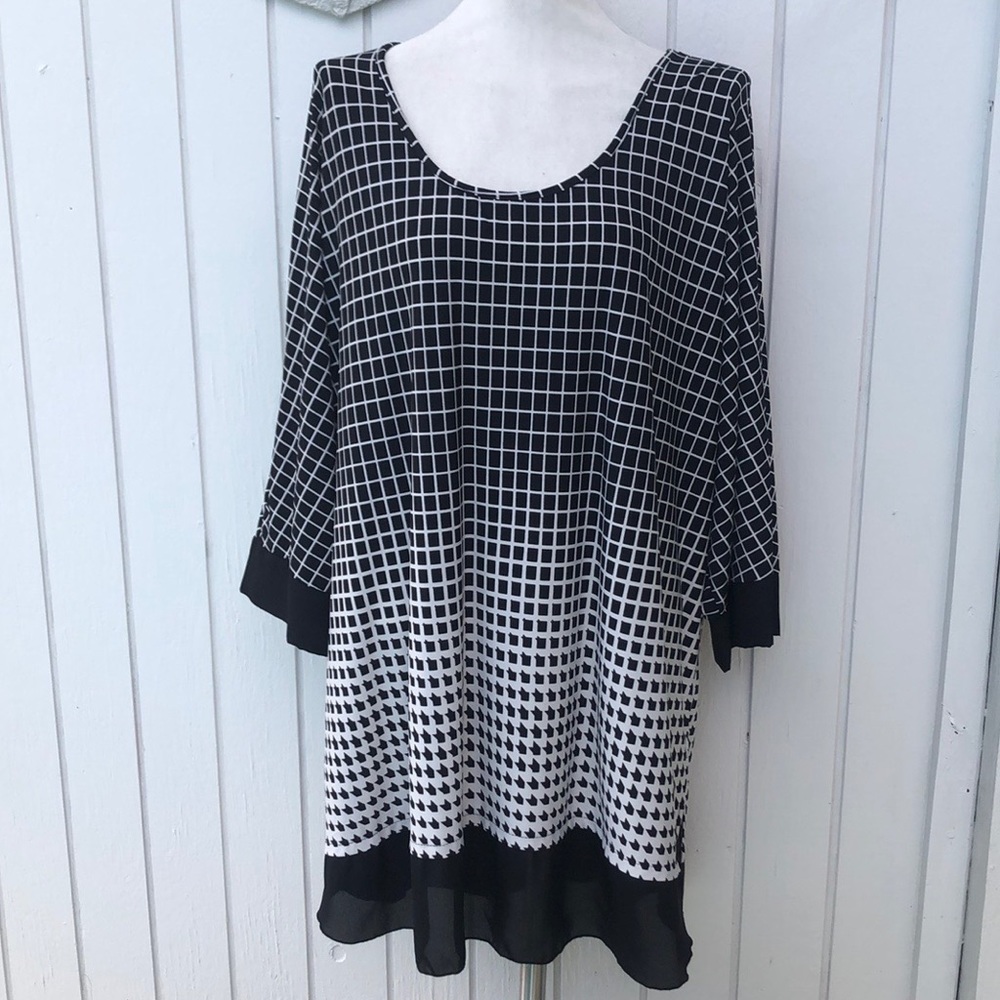Avenue dress tunic geometric print black & white check women’s curvy size 26/28